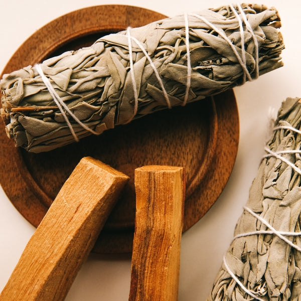 Set 2x Weißer Salbei (Salvia Apiana) aus Kalifornien & 2x Palo Santo aus Peru zum Räuchern, Räucherbündel White Sage & Palo Santo Smudge Sticks
