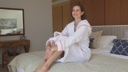 Damen Bademantel mit Kapuze aus kuscheliger Baumwolle - delphingrau - extra weich und bequem - OEKO-TEX zertifiziert